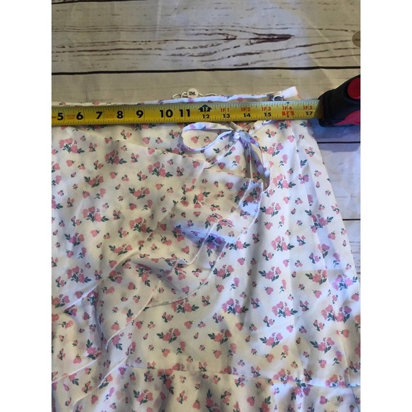 New XL Floral Mini Skirt from Tiger Mist Floral - Picture 4 of 6